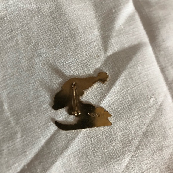 Vtg 1972 Snoopy Skiing Enamel Pin - Picture 6 of 11